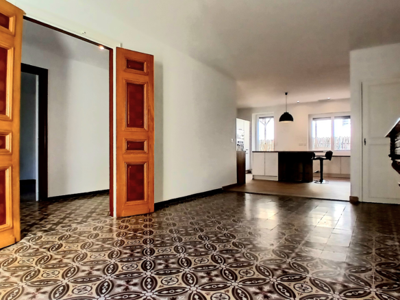 4-bedroom House In Magalas, France (298 M²)