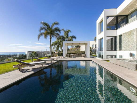 4-bedroom Property In Benahavís, Spain (354 M²)