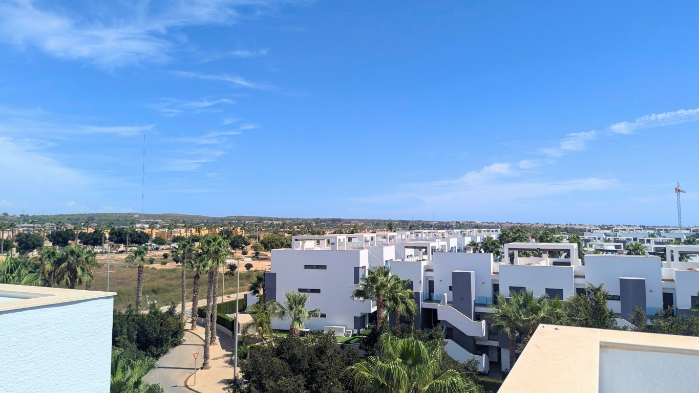 3-bedroom Apartment In El Raso, Spain (91 M²)