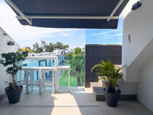 3-bedroom Apartment In El Raso, Spain (91 M²)