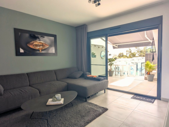 3-bedroom Apartment In El Raso, Spain (91 M²)