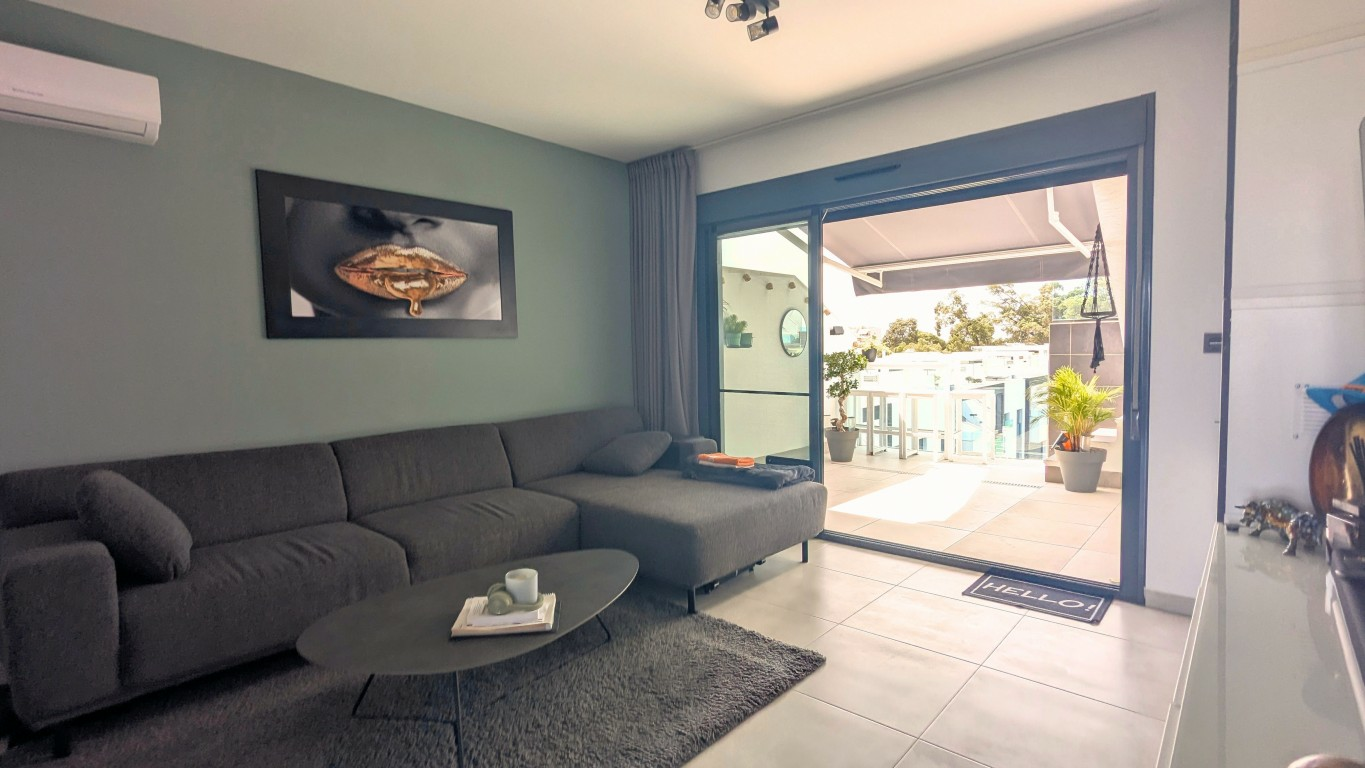 3-bedroom Apartment In El Raso, Spain (91 M²)