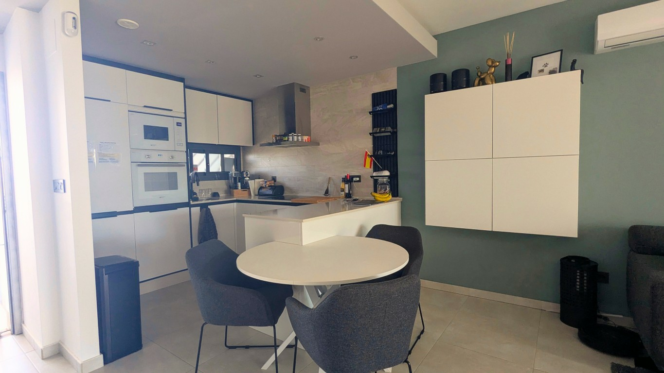 3-bedroom Apartment In El Raso, Spain (91 M²)