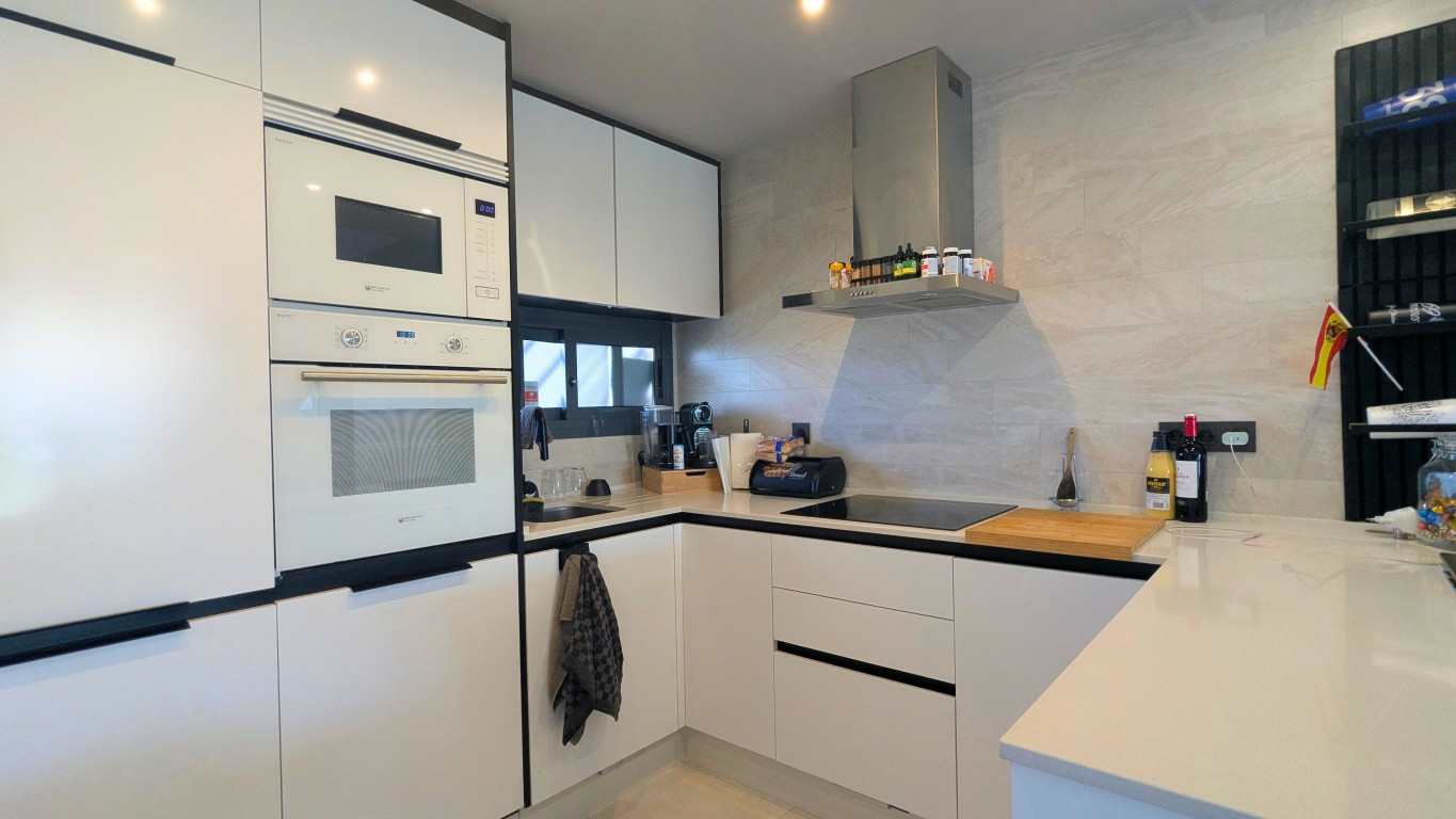 3-bedroom Apartment In El Raso, Spain (91 M²)