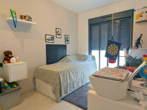 3-bedroom Apartment In El Raso, Spain (91 M²)