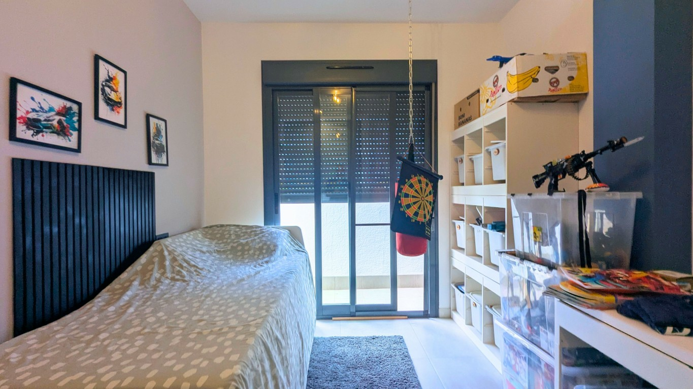 3-bedroom Apartment In El Raso, Spain (91 M²)