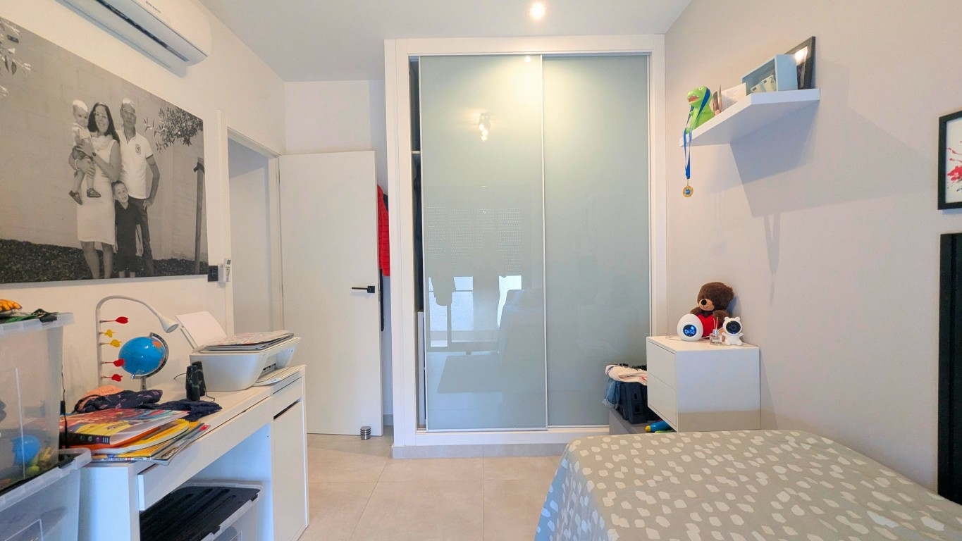 3-bedroom Apartment In El Raso, Spain (91 M²)