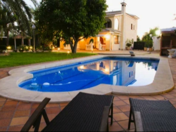 7-bedroom Villa In Las Bayas, Spain (855 M²)