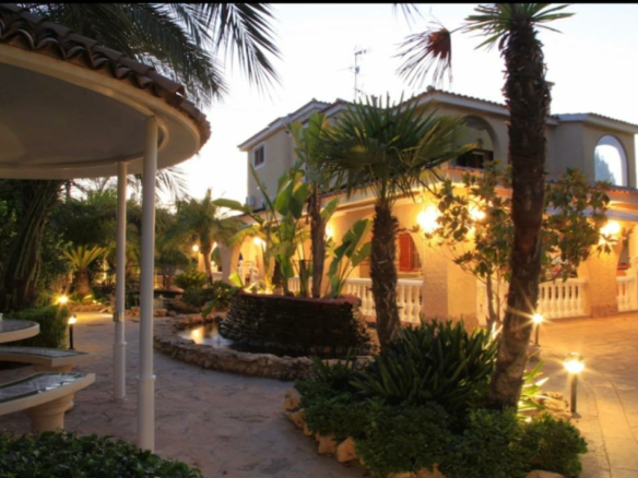 7-bedroom Villa In Las Bayas, Spain (855 M²)