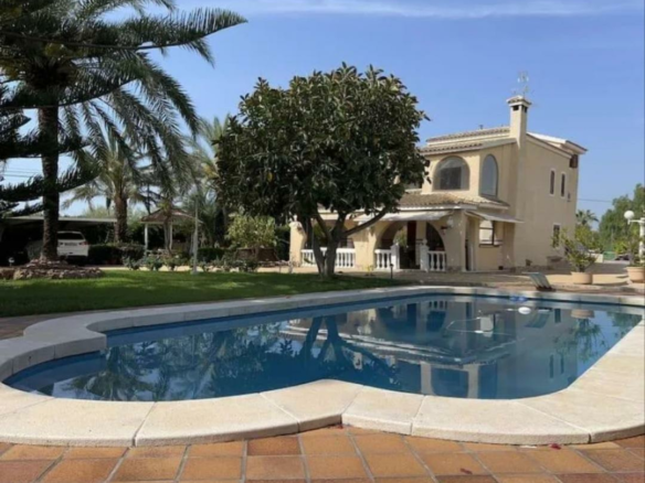 7-bedroom Villa In Las Bayas, Spain (855 M²)