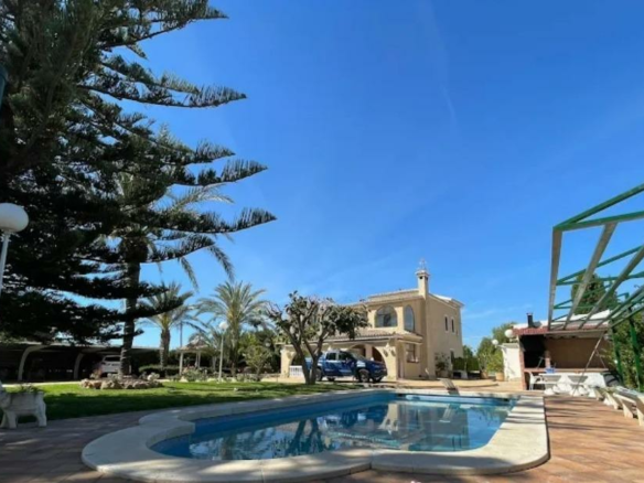 7-bedroom Villa In Las Bayas, Spain (855 M²)