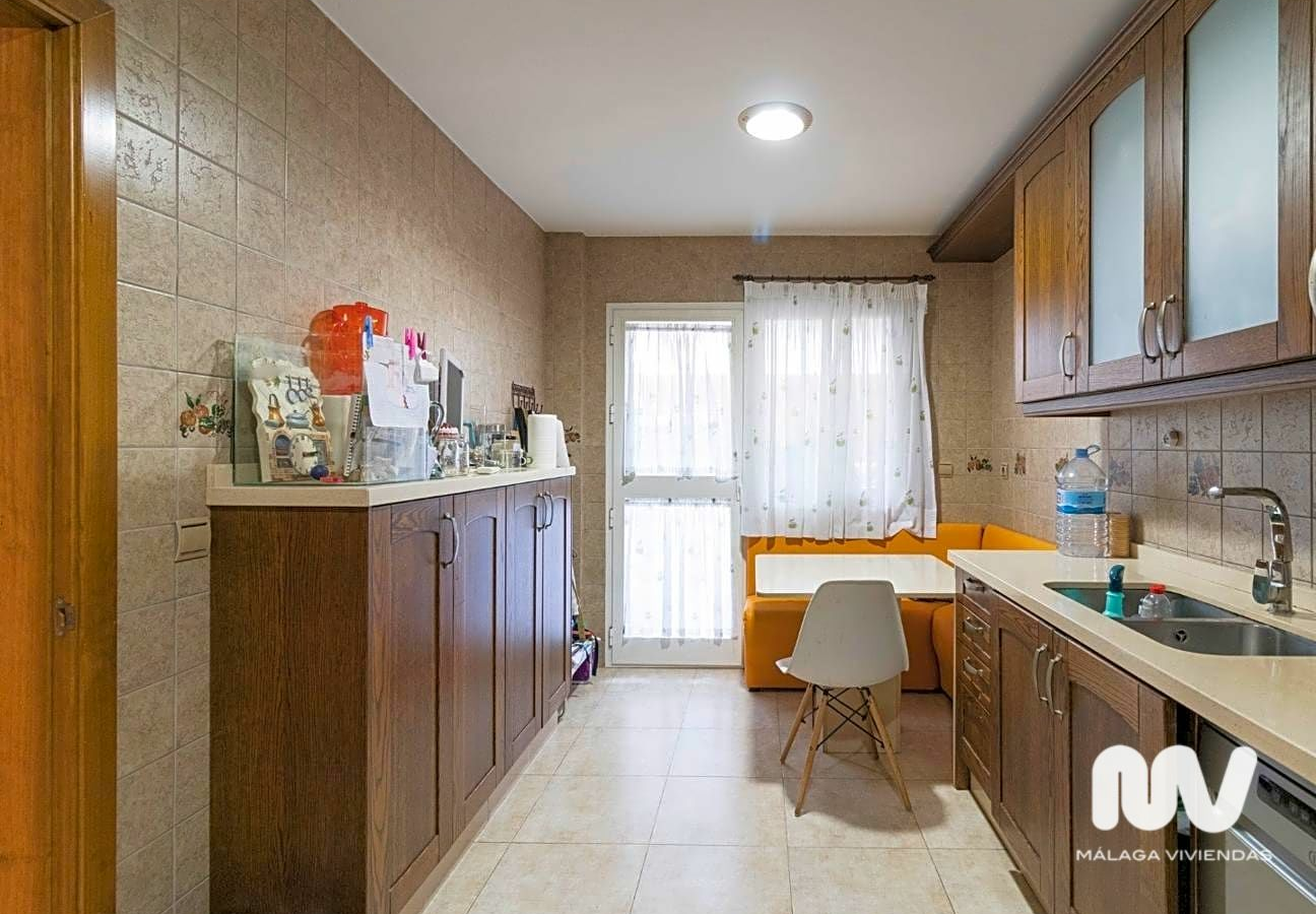 5-bedroom Villa In Estepona, Spain (330 M²)