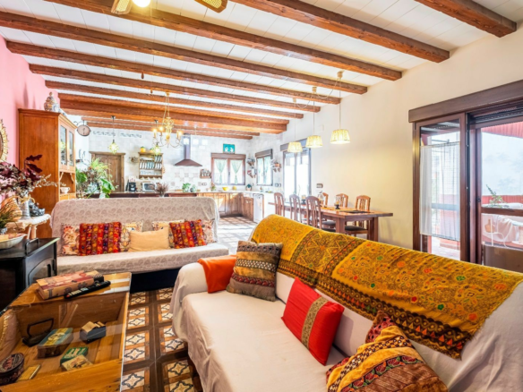 5-bedroom House In Pinoso, Spain (289 M²)