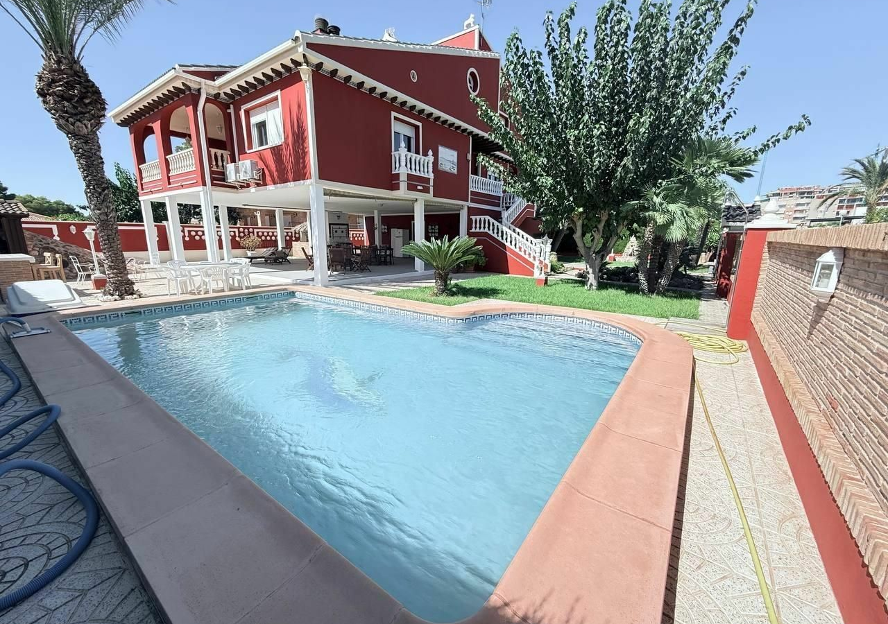 5-bedroom Villa In Pilar De La Horadada, Spain (280 M²)
