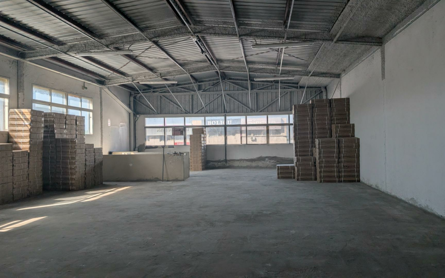 Industrial Unit In Elche, Spain (480 M²)