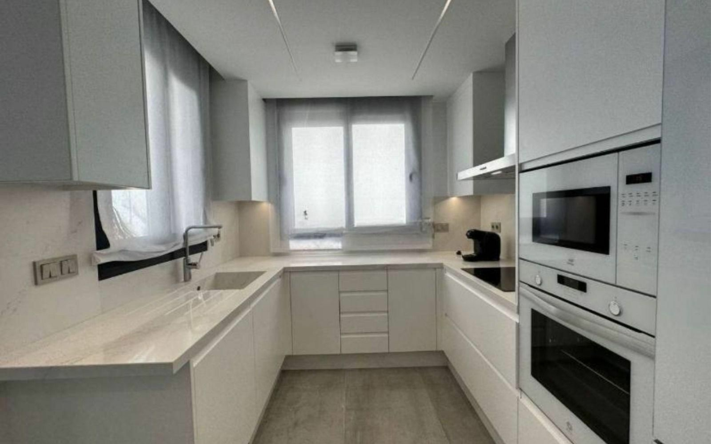 3-bedroom Villa In Torrevieja, Spain (197 M²)