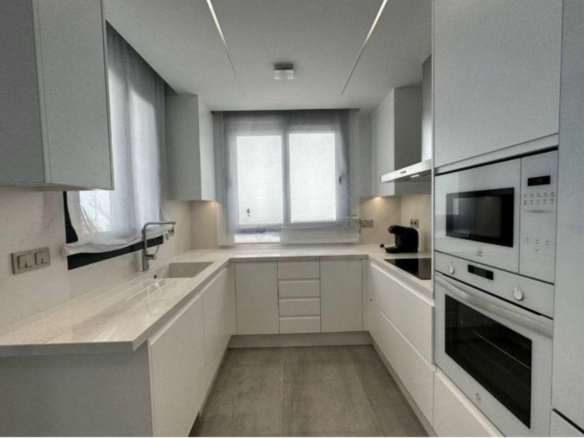 3-bedroom Villa In Torrevieja, Spain (197 M²)
