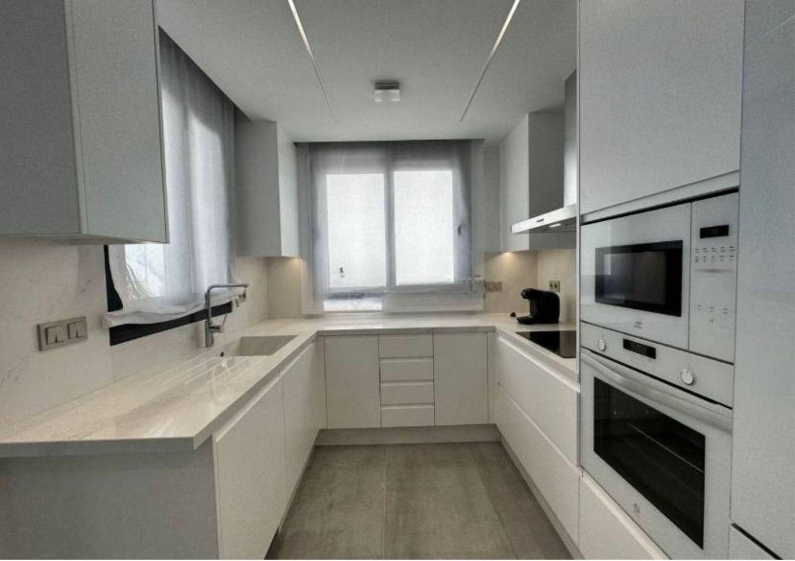 3-bedroom Villa In Torrevieja, Spain (197 M²)