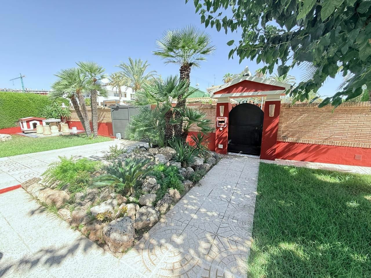 5-bedroom Villa In Pilar De La Horadada, Spain (280 M²)