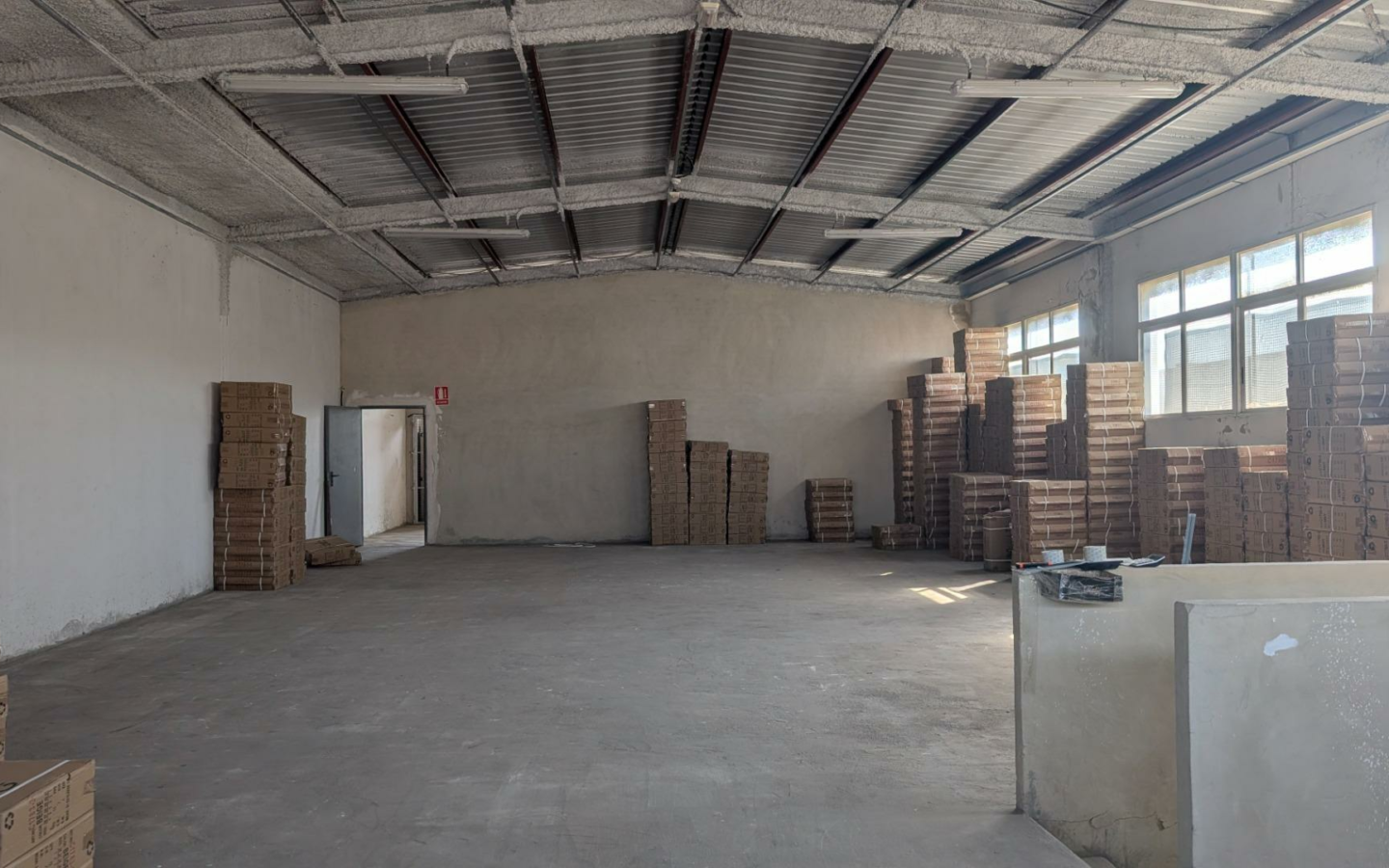 Industrial Unit In Elche, Spain (480 M²)