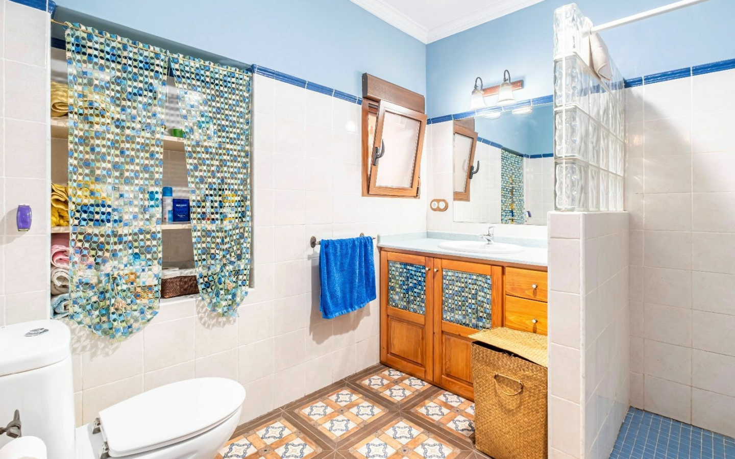 5-bedroom House In Pinoso, Spain (289 M²)