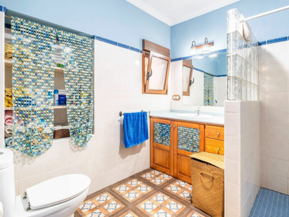 5-bedroom House In Pinoso, Spain (289 M²)
