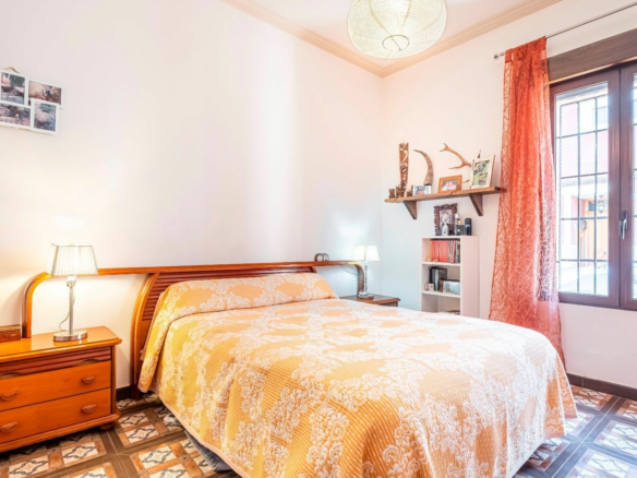 5-bedroom House In Pinoso, Spain (289 M²)