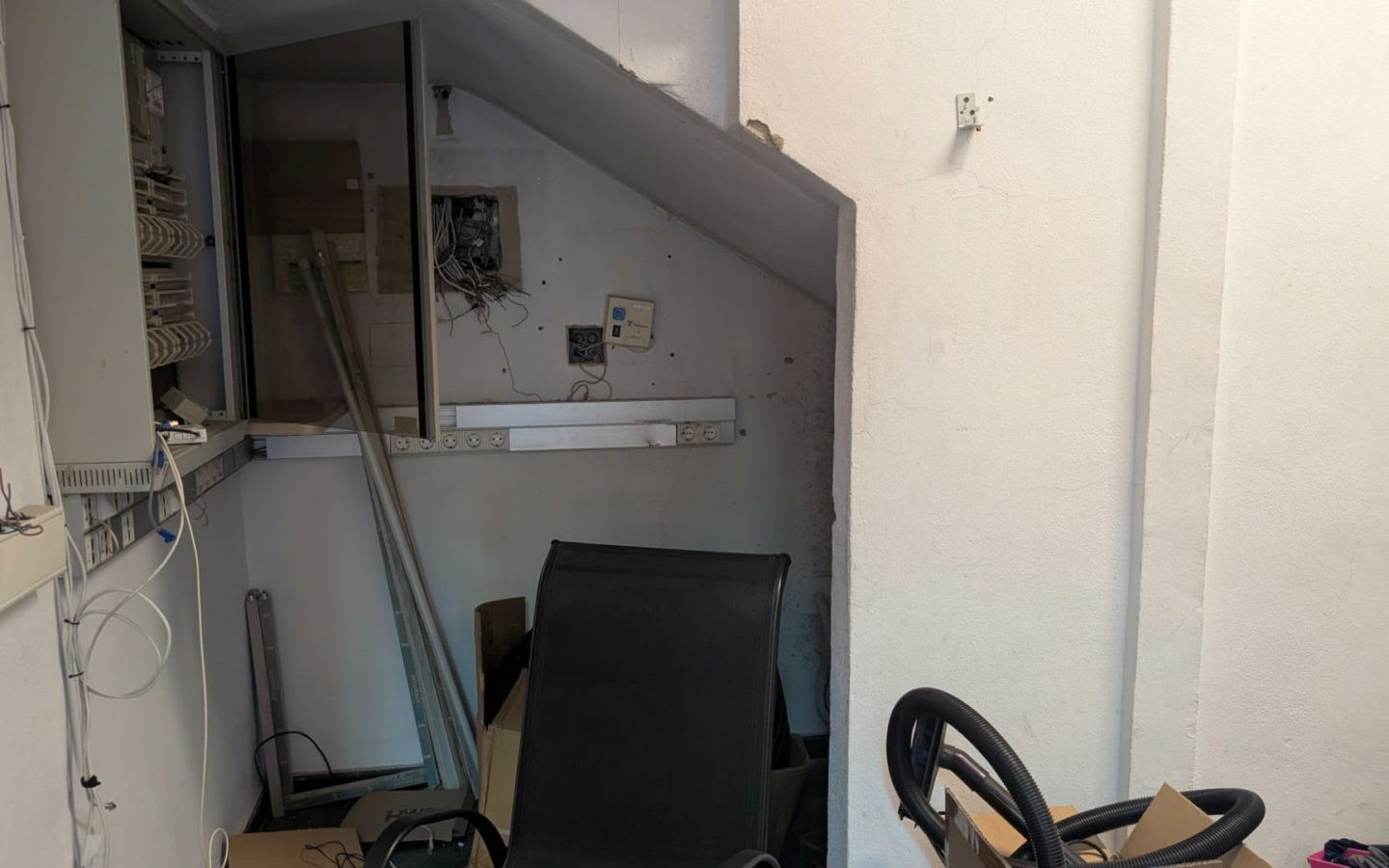 Industrial Unit In Elche, Spain (480 M²)