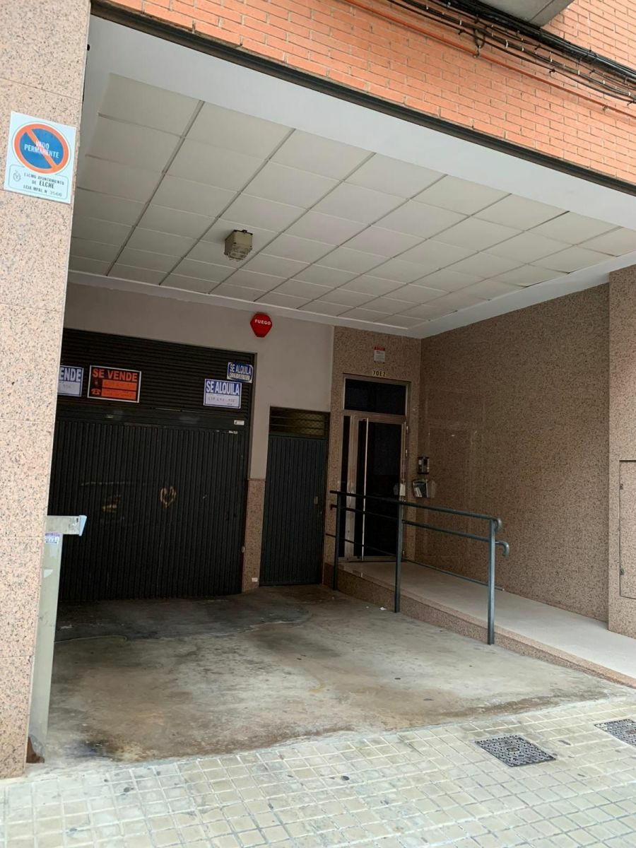 2-15-a20e46 Garage In Elche, Spain (18 M²)