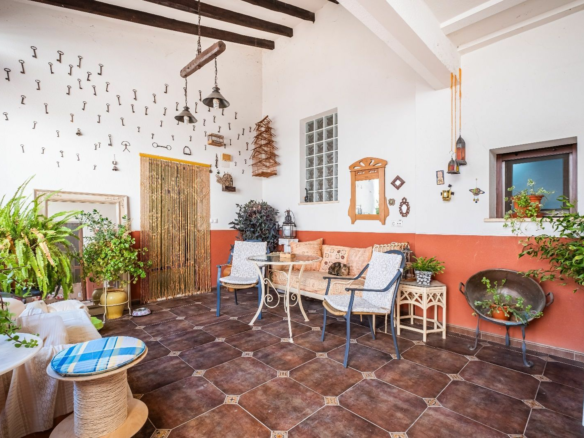 5-bedroom House In Pinoso, Spain (289 M²)