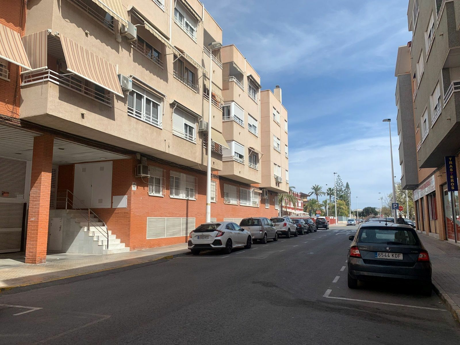 2-18-83ce37 Garage In Elche, Spain (18 M²)