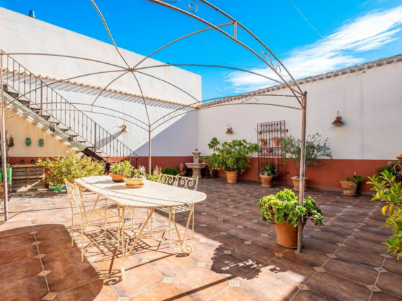 5-bedroom House In Pinoso, Spain (289 M²)