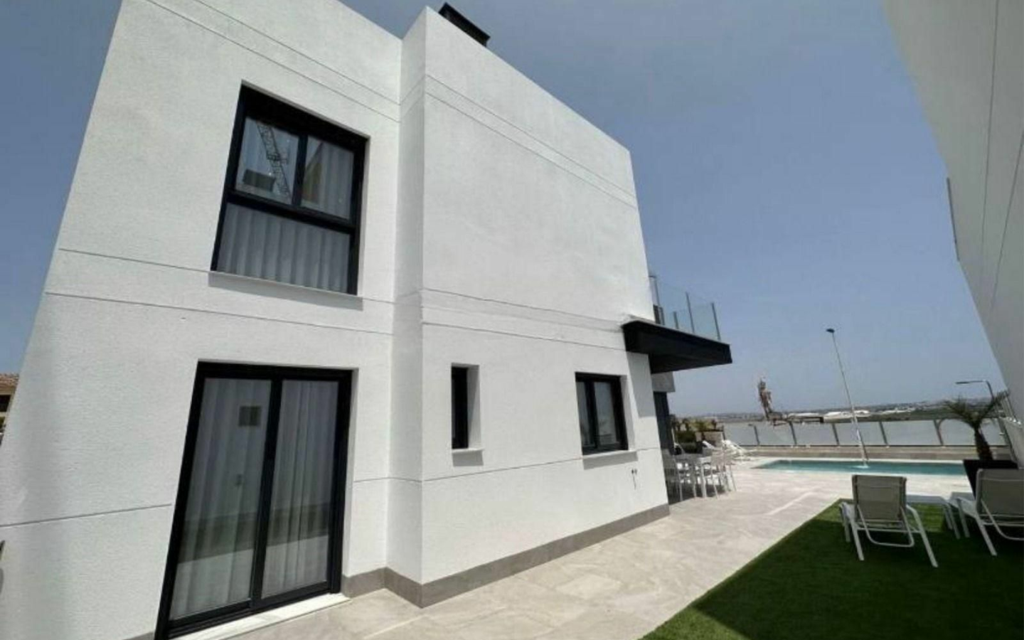 3-bedroom Villa In Torrevieja, Spain (197 M²)