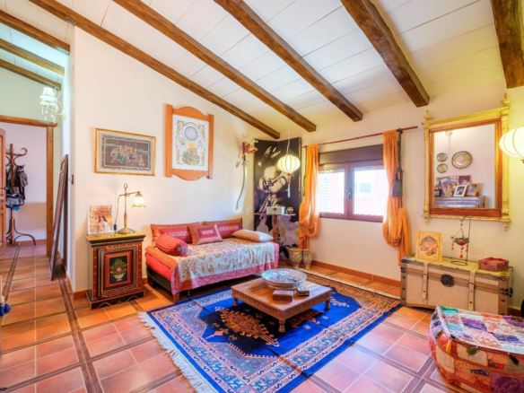 5-bedroom House In Pinoso, Spain (289 M²)