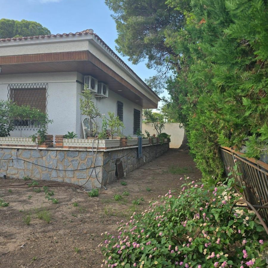 7-bedroom Villa In Orihuela Costa, Spain (230 M²)