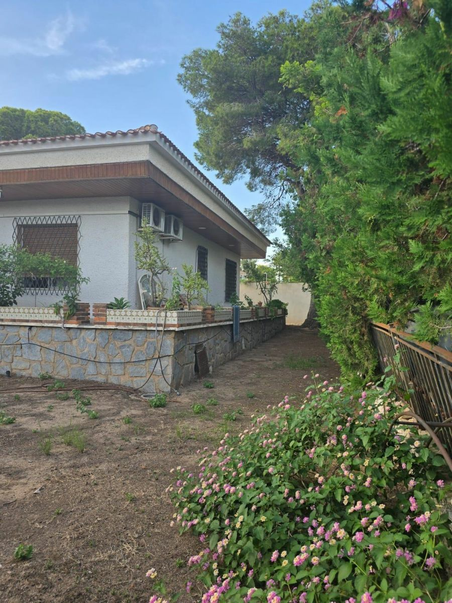 7-bedroom Villa In Orihuela Costa, Spain (230 M²)