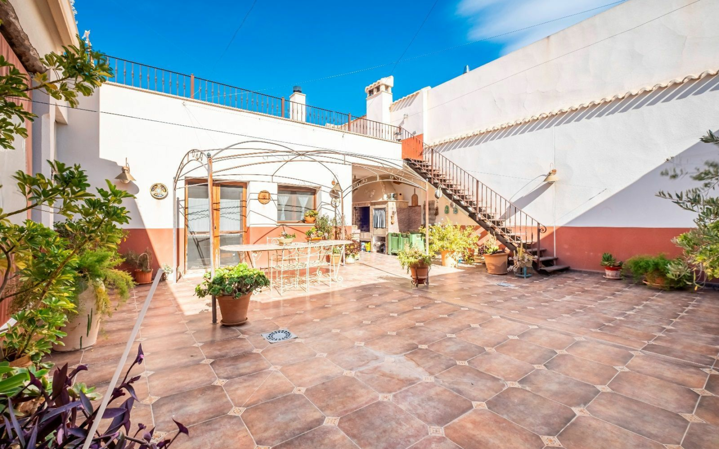 5-bedroom House In Pinoso, Spain (289 M²)