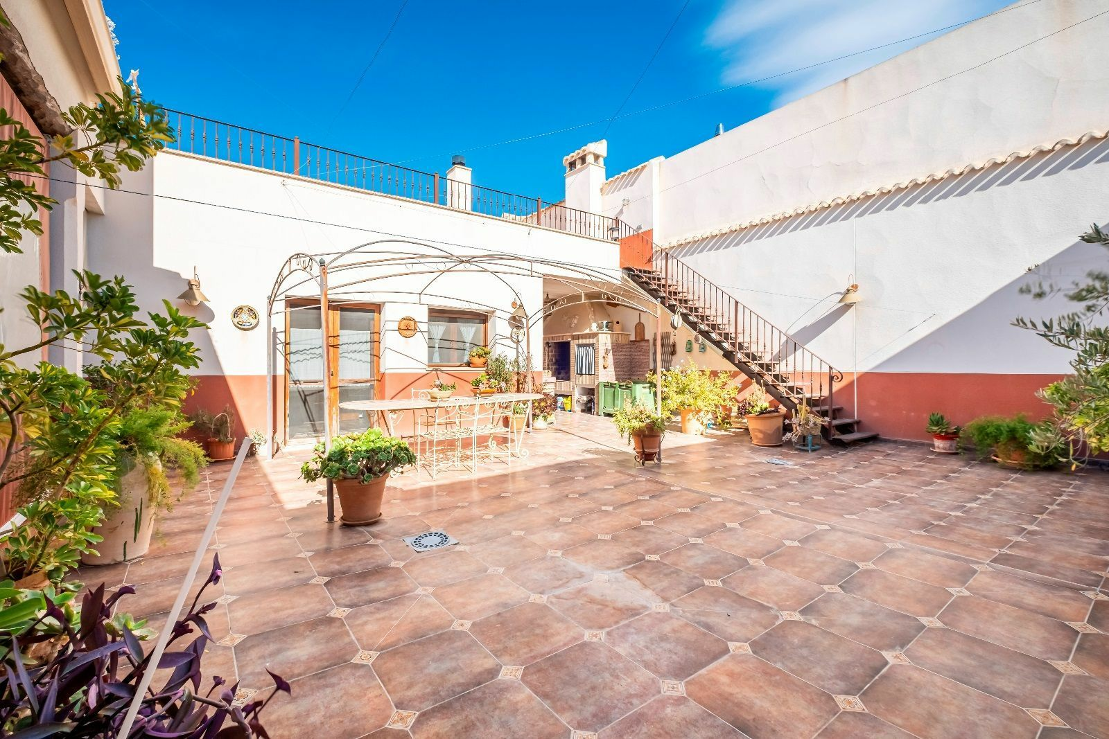 2-20-83f21b 5-bedroom House In Pinoso, Spain (289 M²)