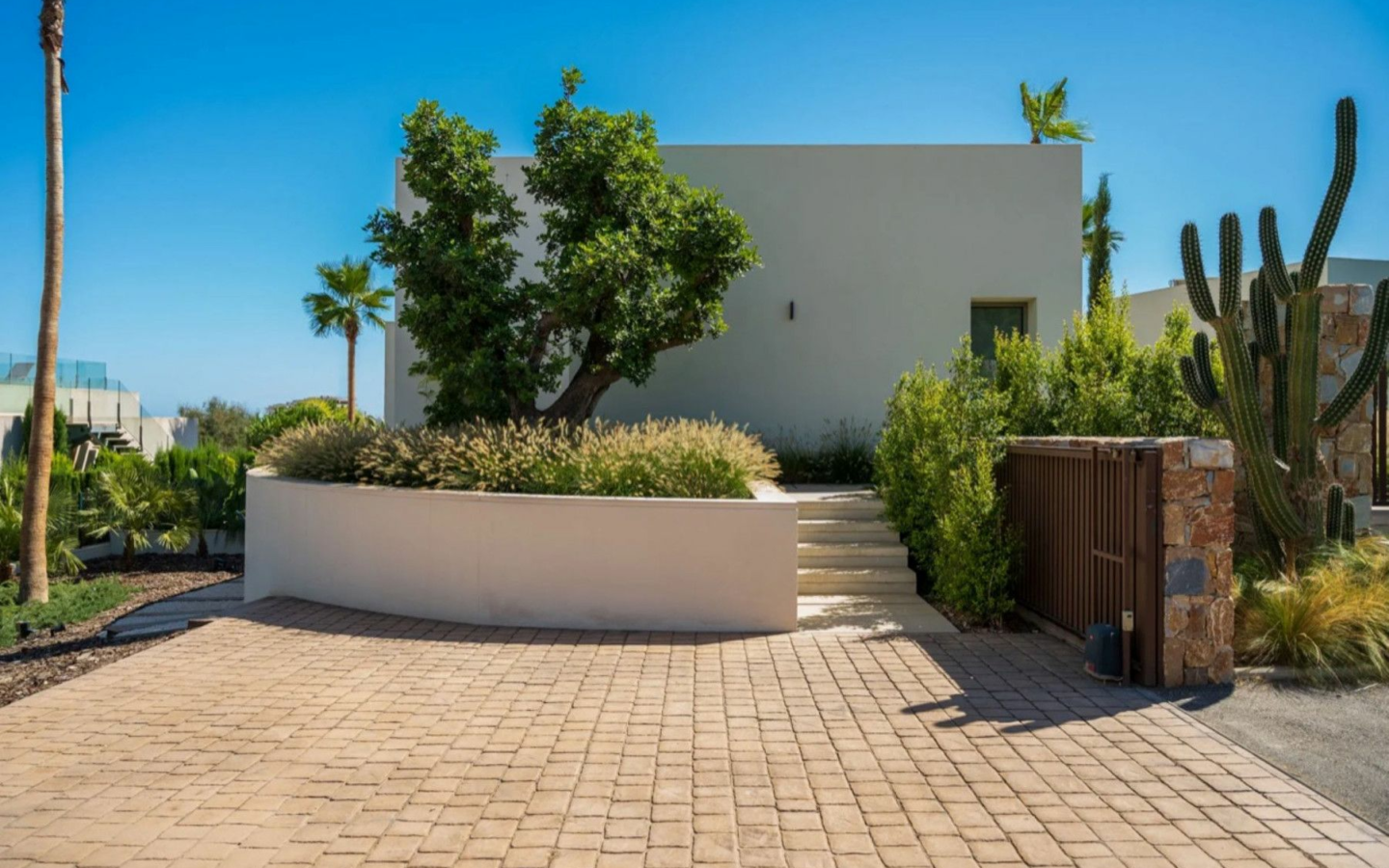 5-bedroom Villa In San Miguel De Salinas, Spain (241 M²)