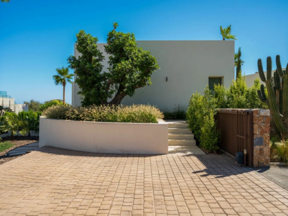 5-bedroom Villa In San Miguel De Salinas, Spain (241 M²)