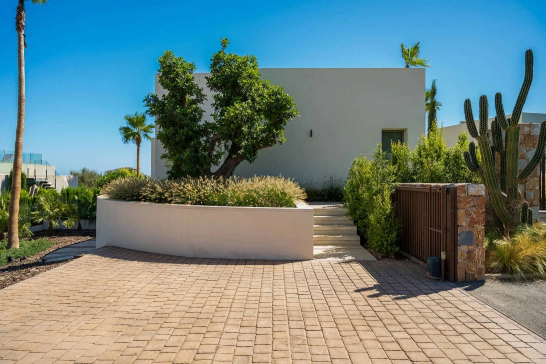 5-bedroom Villa In San Miguel De Salinas, Spain (241 M²)