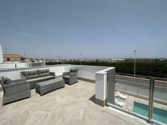 3-bedroom Villa In Torrevieja, Spain (197 M²)
