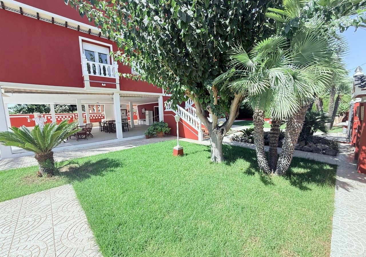 5-bedroom Villa In Pilar De La Horadada, Spain (280 M²)