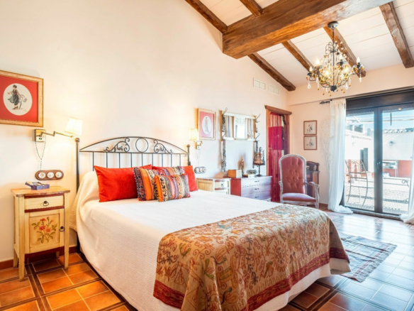 5-bedroom House In Pinoso, Spain (289 M²)