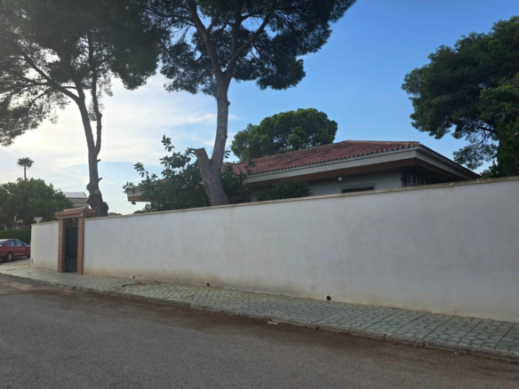 7-bedroom Villa In Orihuela Costa, Spain (230 M²)