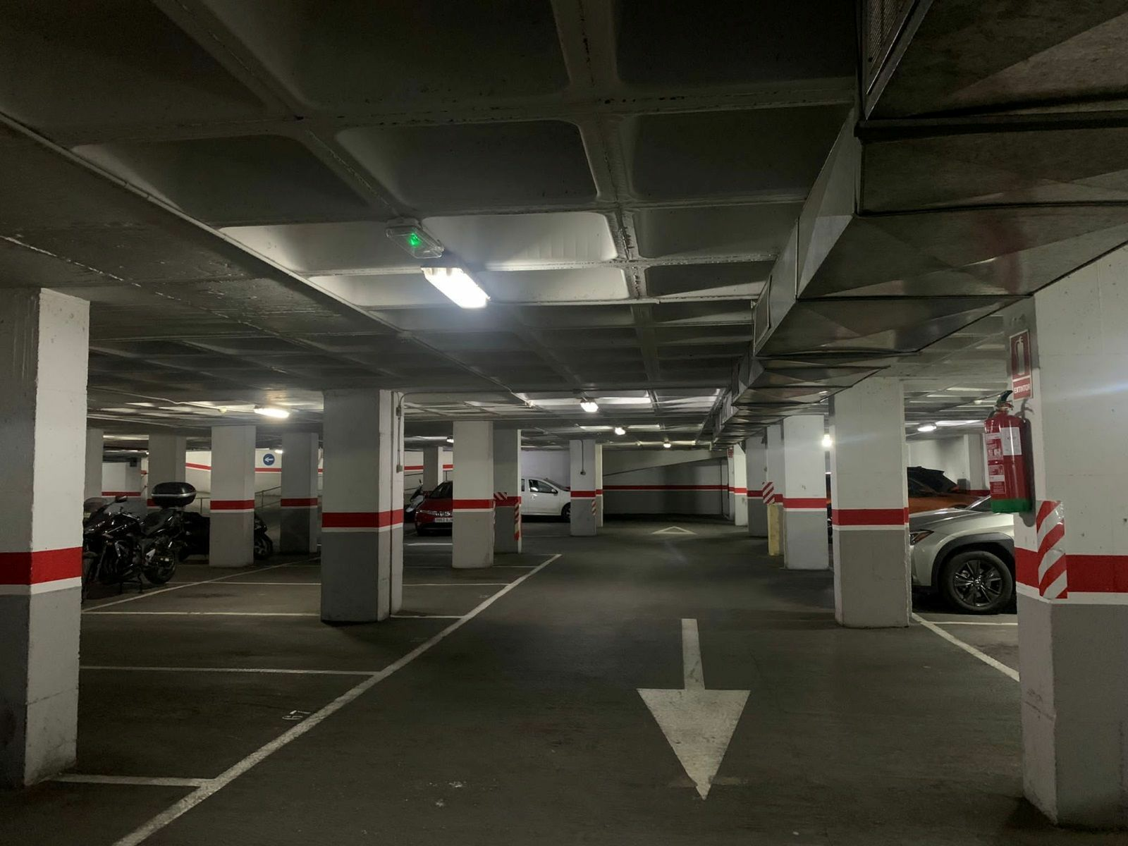 2-4-65c4e7 Garage In Elche, Spain (18 M²)