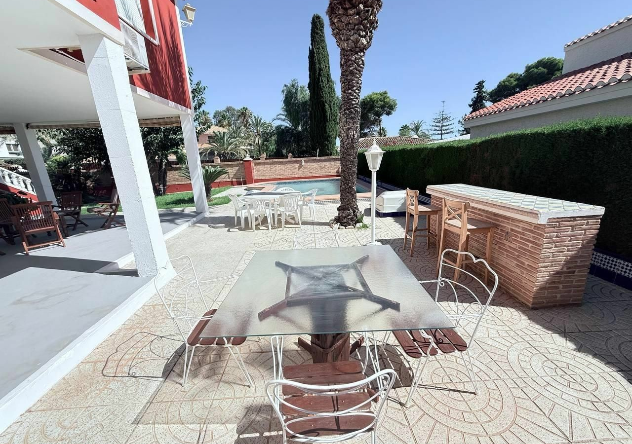 5-bedroom Villa In Pilar De La Horadada, Spain (280 M²)