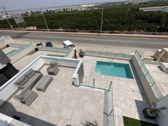 3-bedroom Villa In Torrevieja, Spain (197 M²)