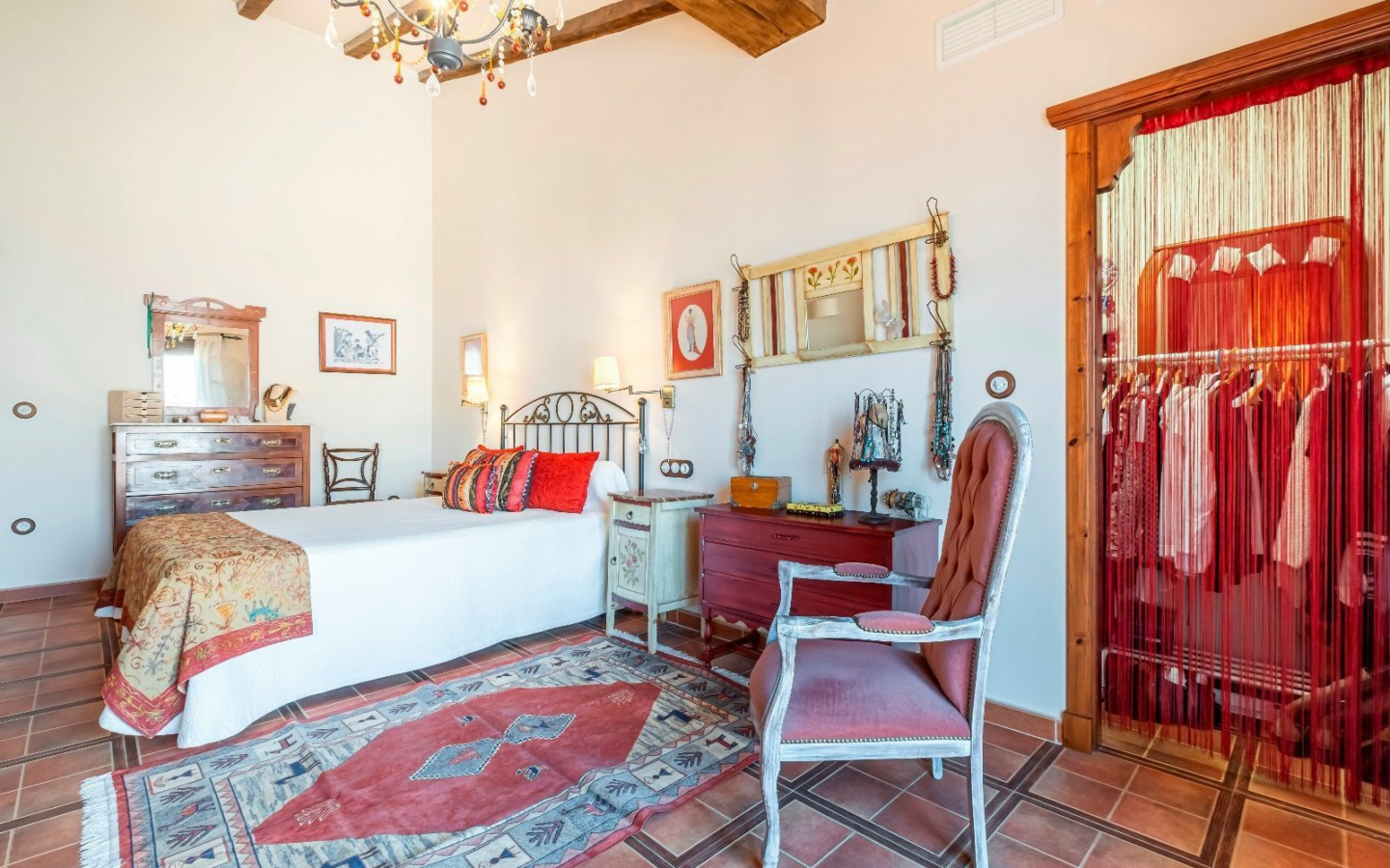 5-bedroom House In Pinoso, Spain (289 M²)