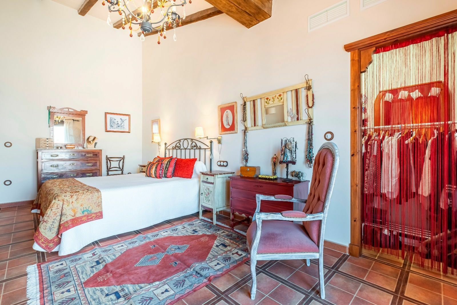 2-4-c6f262 5-bedroom House In Pinoso, Spain (289 M²)